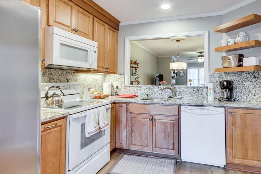 Modern McCormick Townhome on Lake Thurmond!