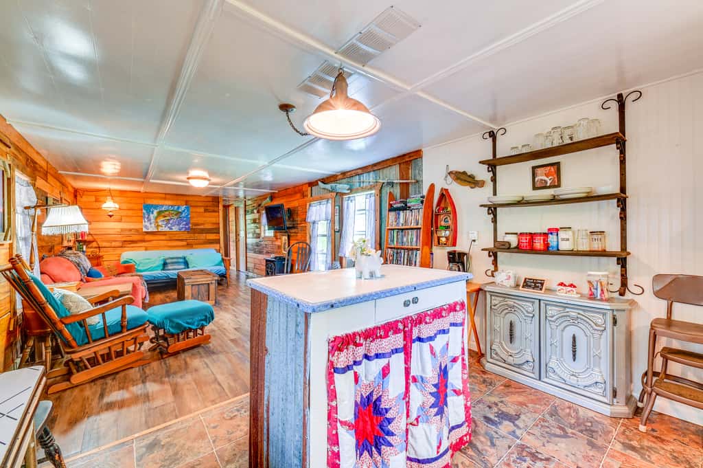 Fenced Yard: Quaint Cabin Near Lake Texoma!