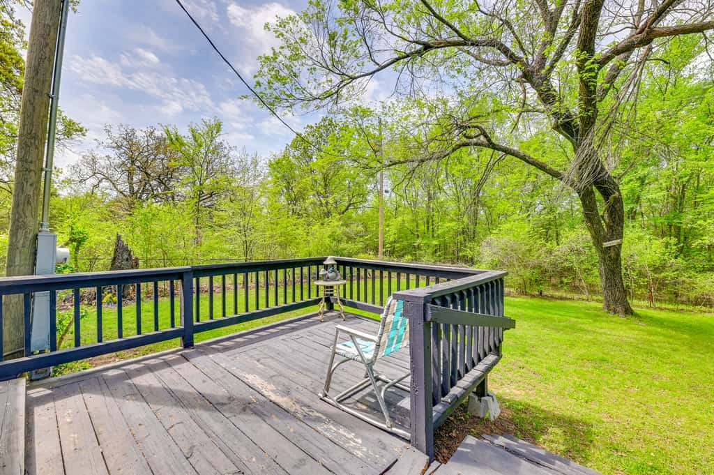Fenced Yard: Quaint Cabin Near Lake Texoma!