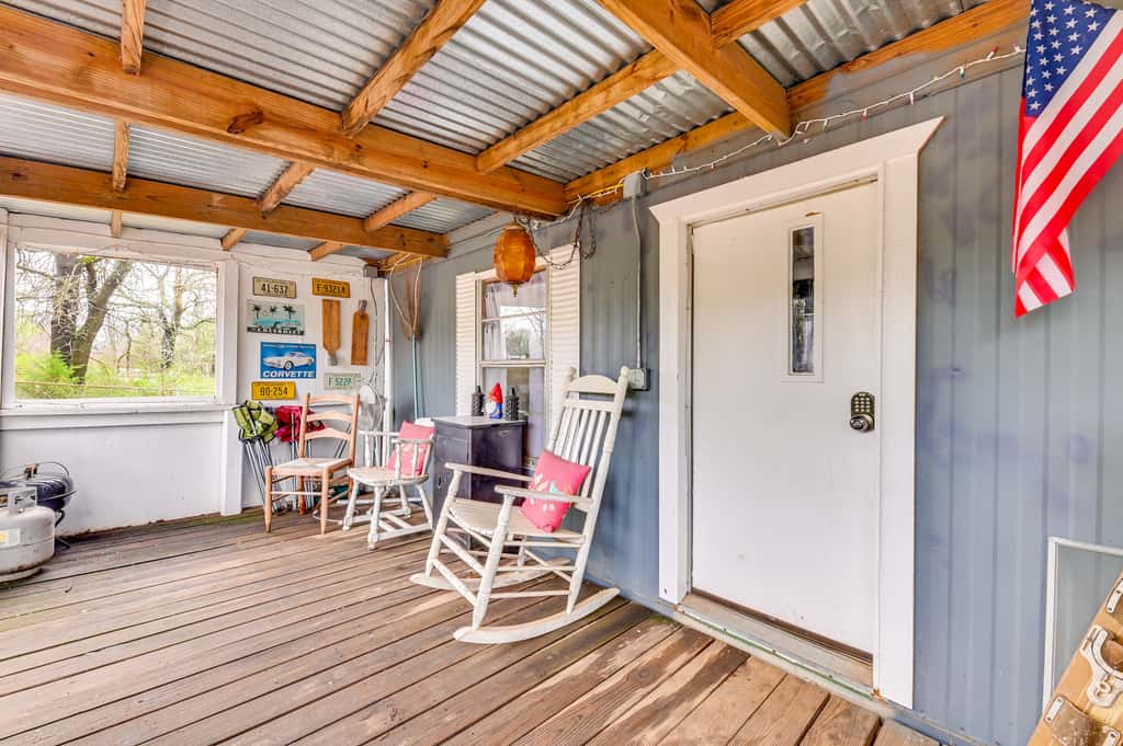 Fenced Yard: Quaint Cabin Near Lake Texoma!