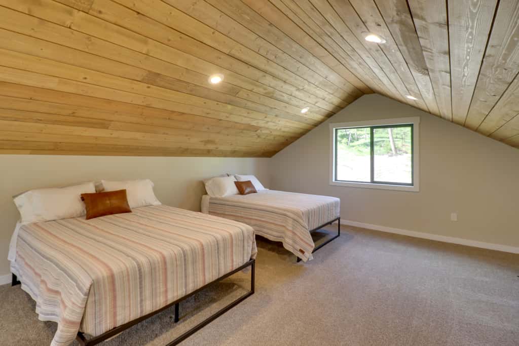 Lakeside Cabin w/ Hot Tub: 3 Mi to Flathead Lake!