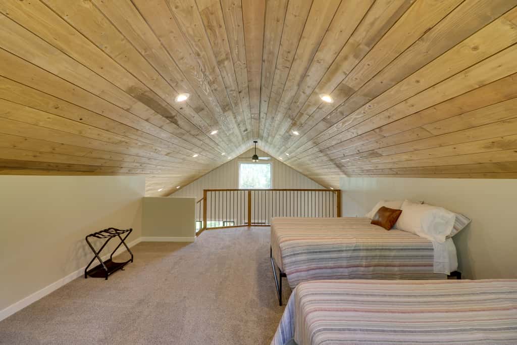 Lakeside Cabin w/ Hot Tub: 3 Mi to Flathead Lake!