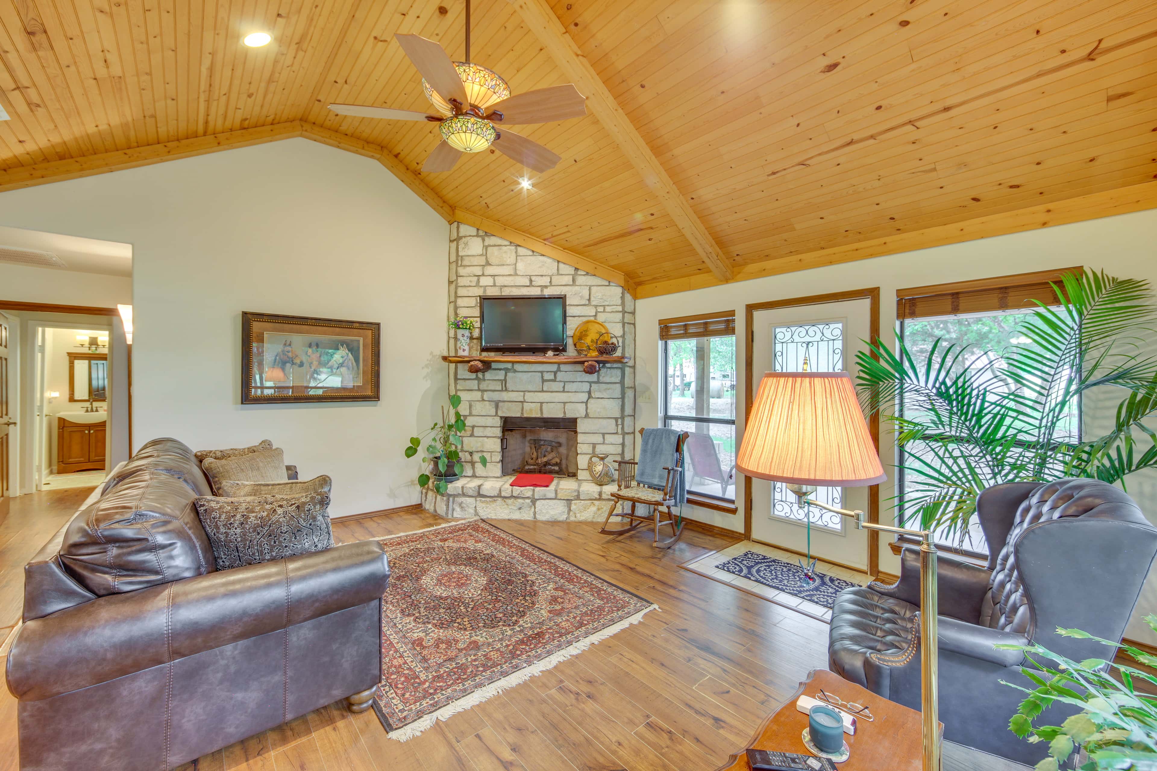 Dog-Friendly Wills Point Home w/ Grill on 10 Acres