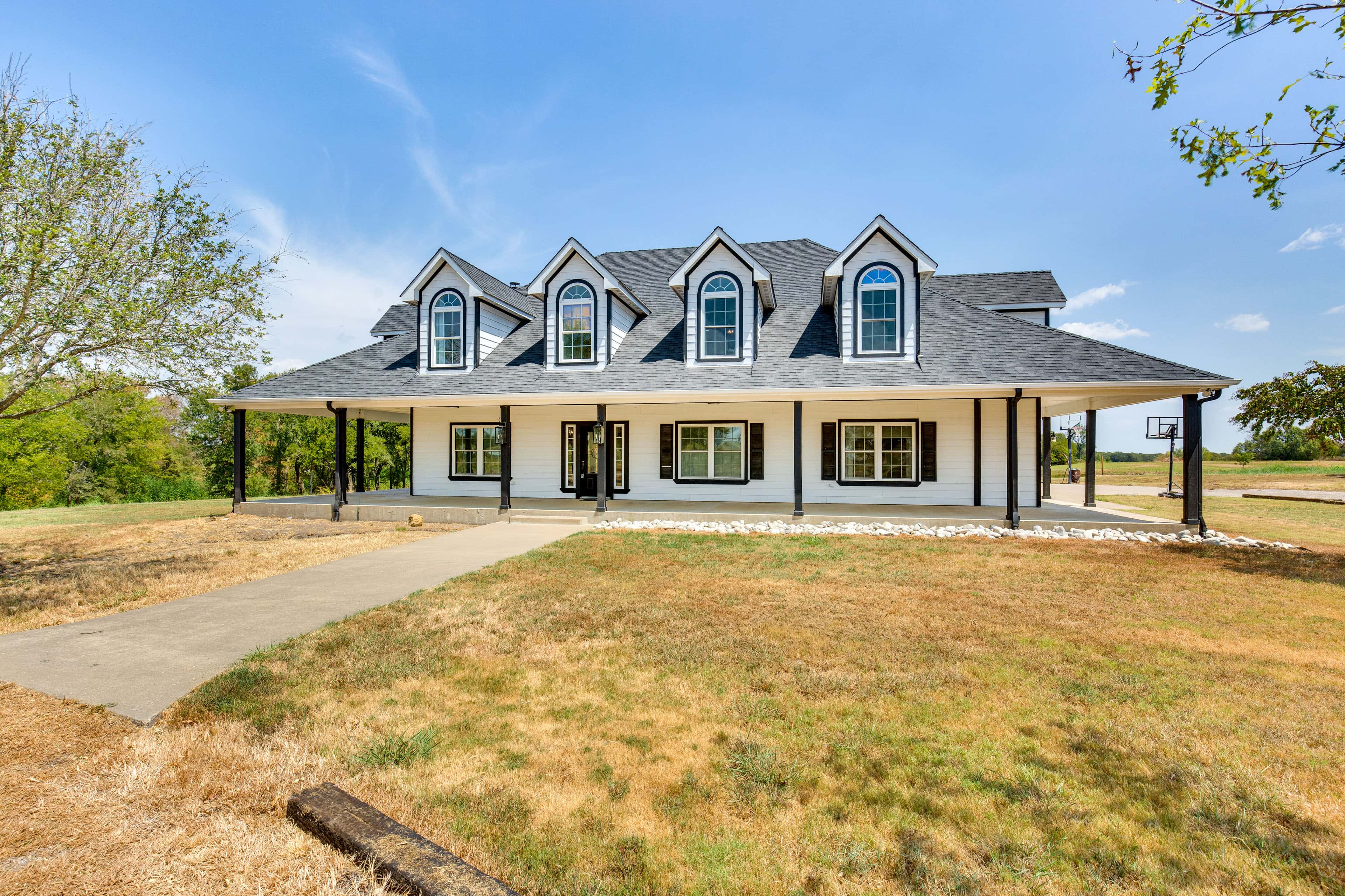 Unwind Fireside: Wills Point Gem w/ Hot Tub & Pond