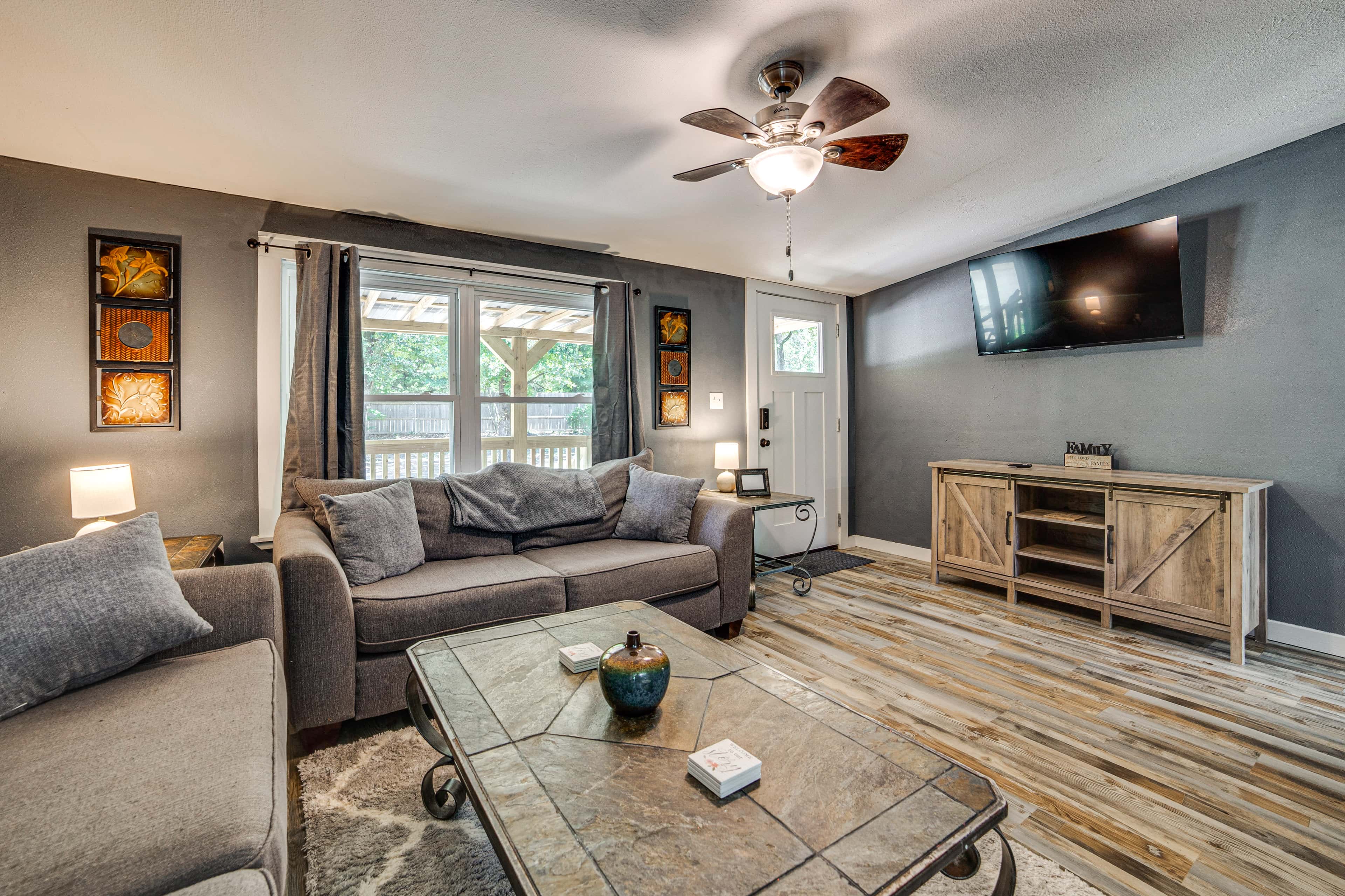 Lake Tawakoni Basecamp: Covered Patio + Fire Pit!