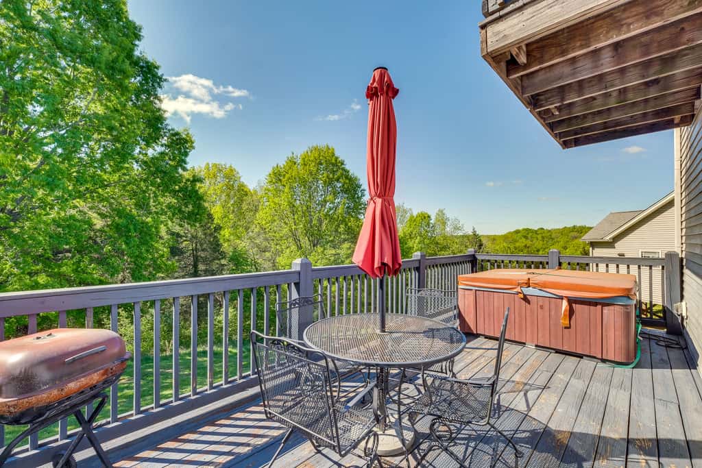 Taylorsville Lake Cottage Rental w/ Hot Tub!