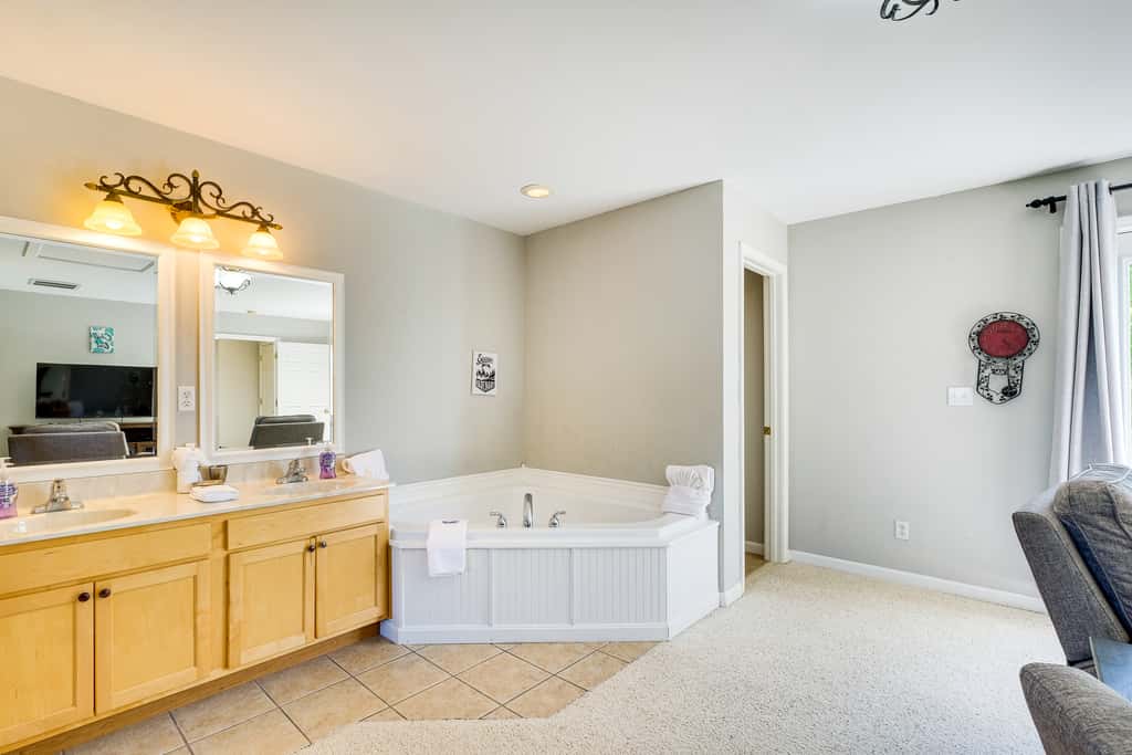 Taylorsville Lake Cottage Rental w/ Hot Tub!