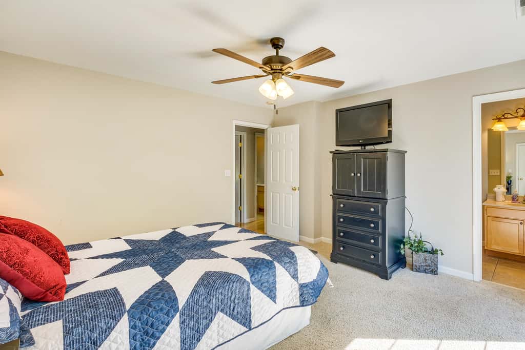 Taylorsville Lake Cottage Rental w/ Hot Tub!