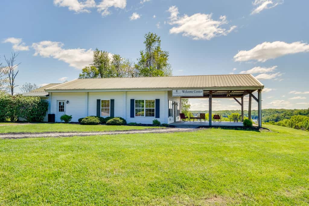 Taylorsville Lake Cottage Rental w/ Hot Tub!