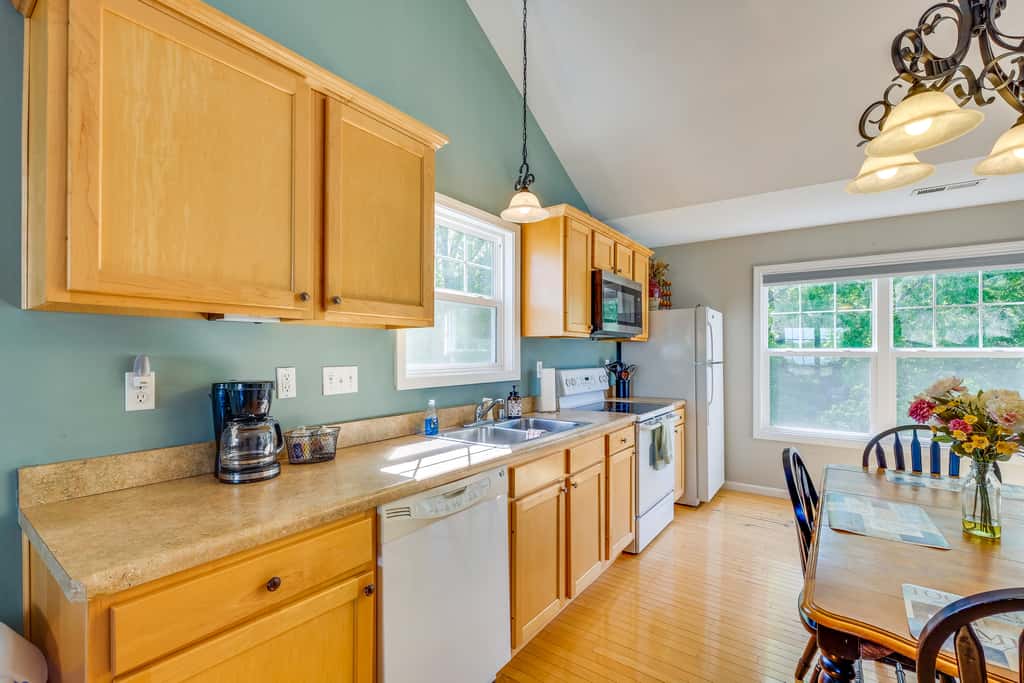 Taylorsville Lake Cottage Rental w/ Hot Tub!