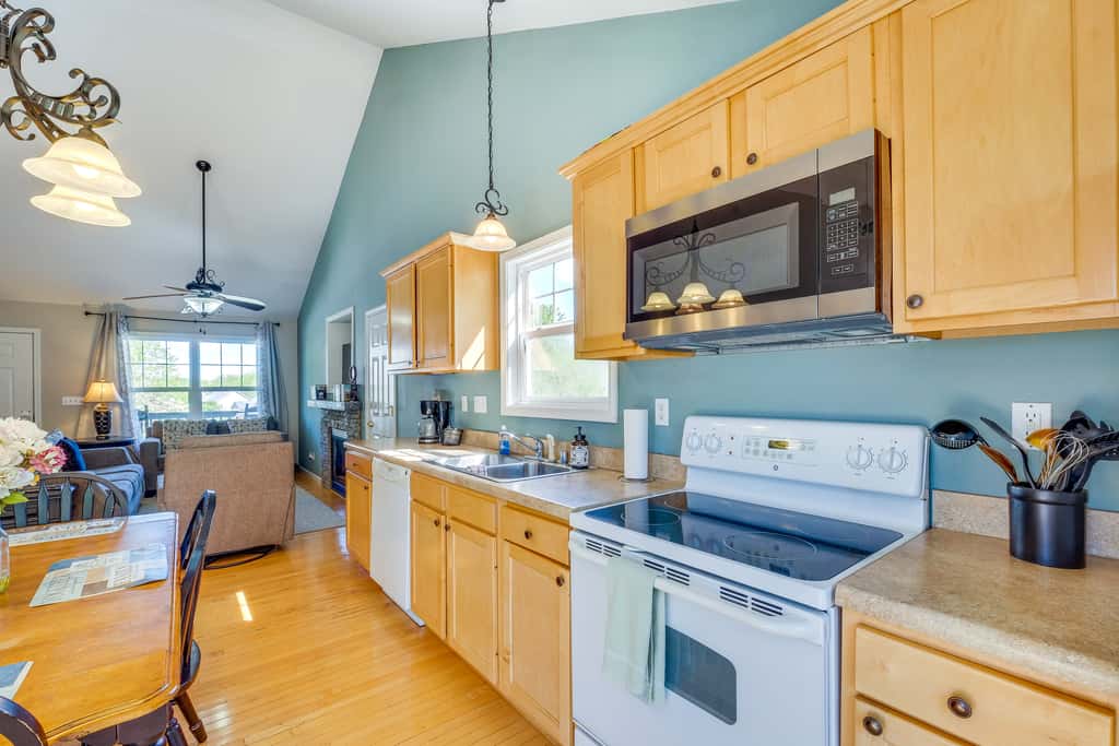 Taylorsville Lake Cottage Rental w/ Hot Tub!