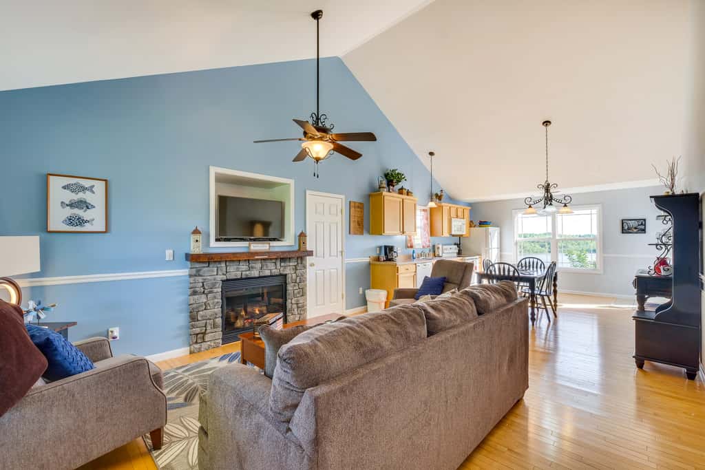 Cozy Cottage in Taylorsville: Hot Tub & Lake Views