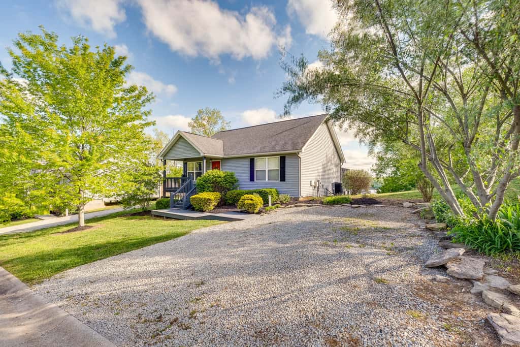 Cozy Cottage in Taylorsville: Hot Tub & Lake Views