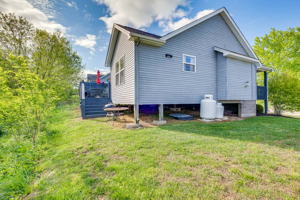 Cozy Cottage in Taylorsville: Hot Tub & Lake Views