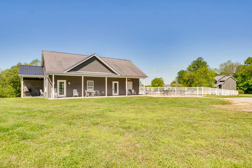Cozy Cottage in Taylorsville: Hot Tub & Lake Views