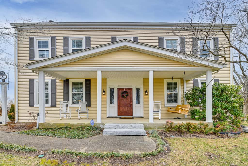 Bourbon Country Escape! Spacious Home w/ Fire Pit