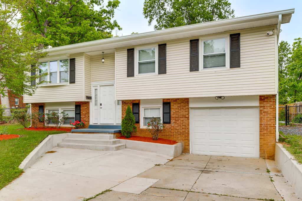 Fenced Yard! Family Home, 14 Mi to DC Sites