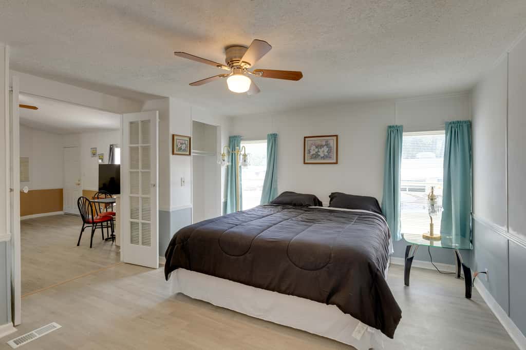 Fish & Explore: Wooded Lake Guntersville Retreat