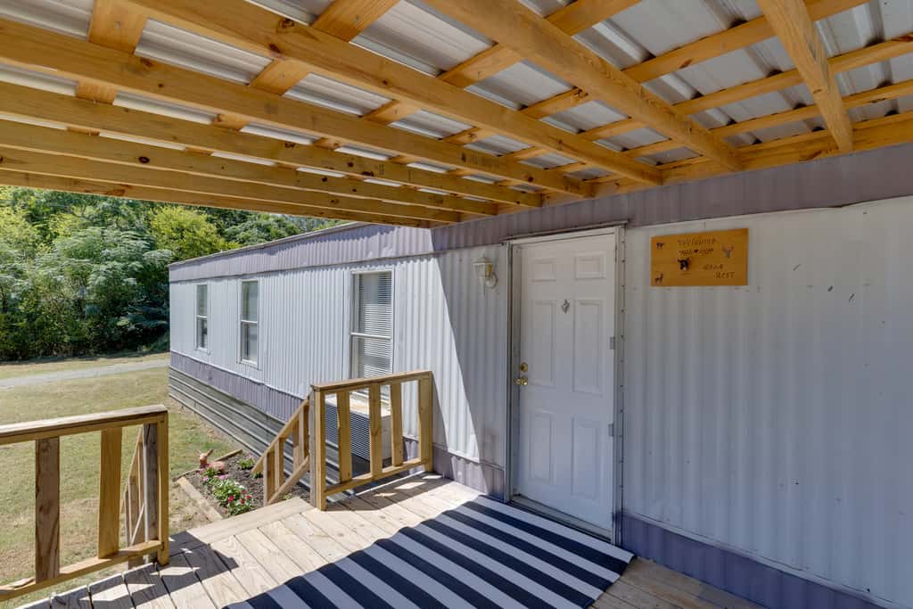 Fish & Explore: Wooded Lake Guntersville Retreat