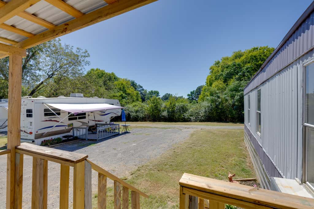 Fish & Explore: Wooded Lake Guntersville Retreat
