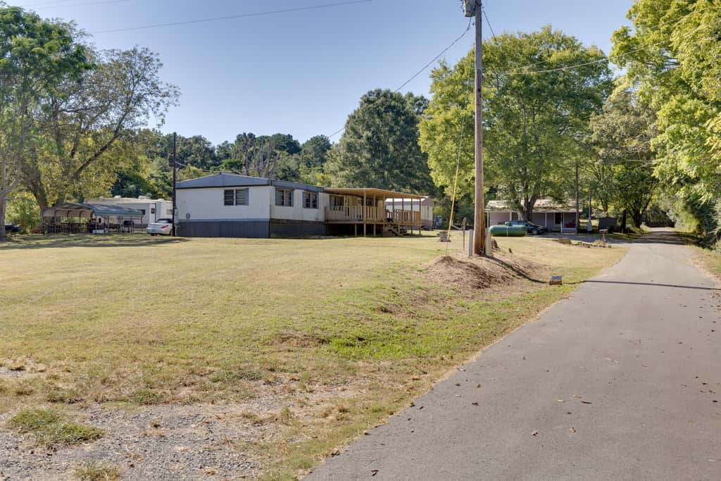 Fish & Explore: Wooded Lake Guntersville Retreat