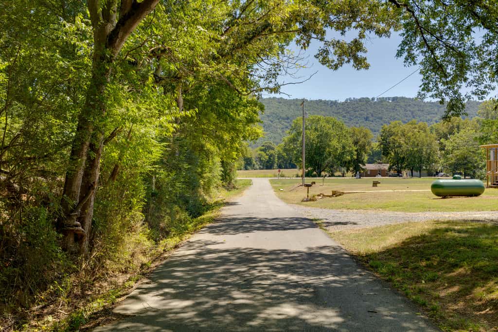 Fish & Explore: Wooded Lake Guntersville Retreat