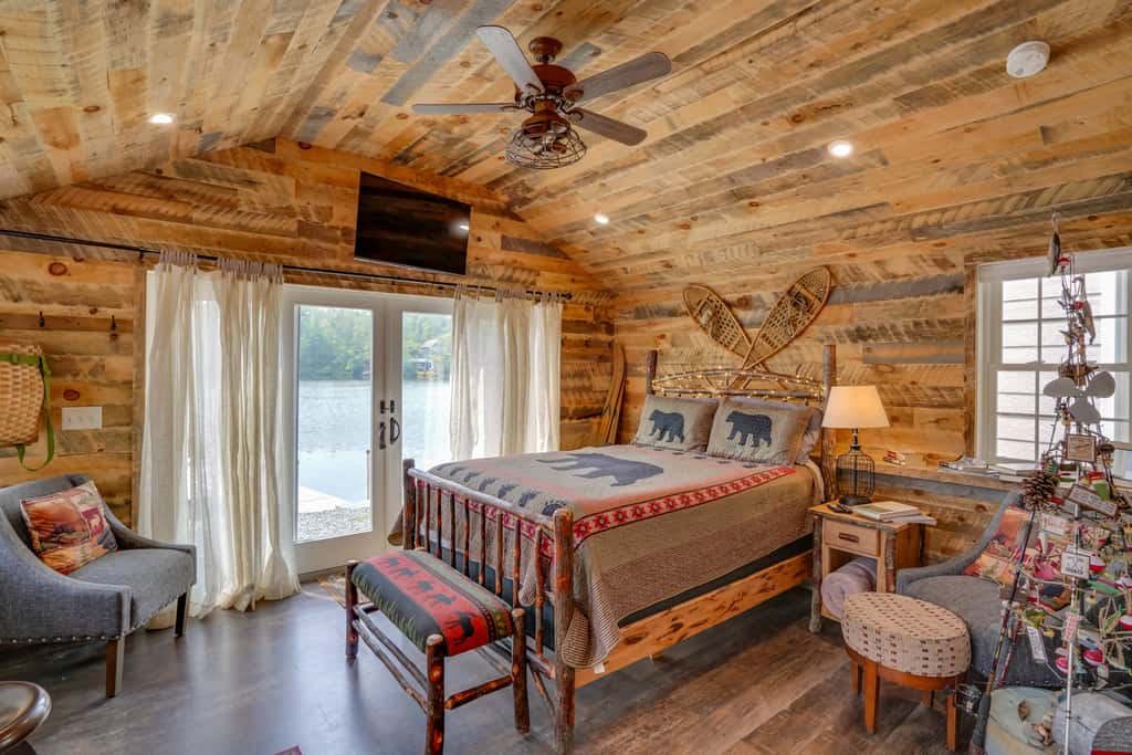 Cabin on Crooked Lake: Where Love Meets the Lake!