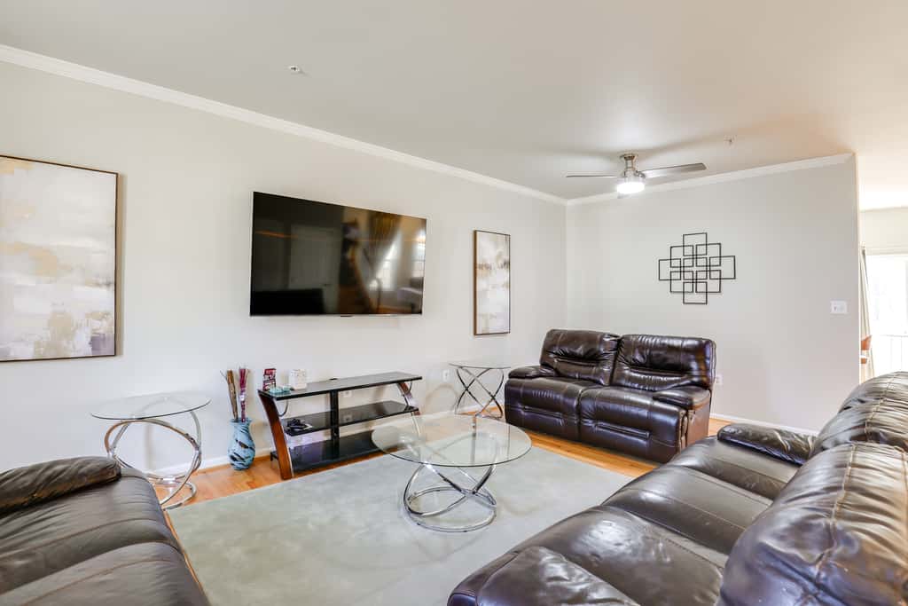 5 Mi to Show Place Arena: Quiet Townhome w/ Patio