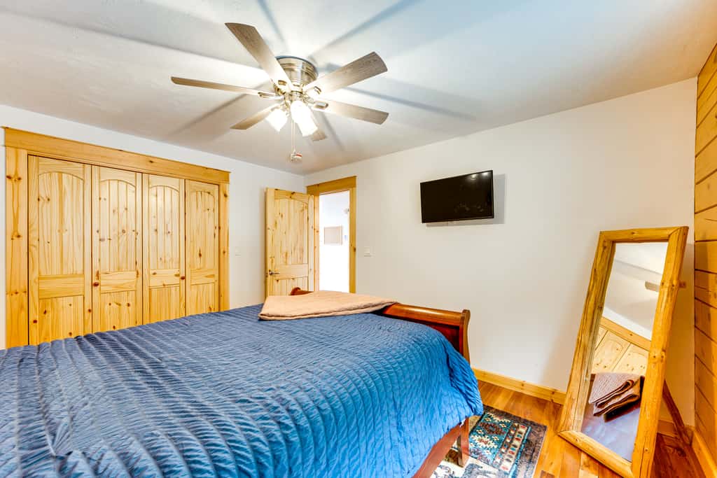 Mtn-View Deck: Scenic Conway Log Cabin!