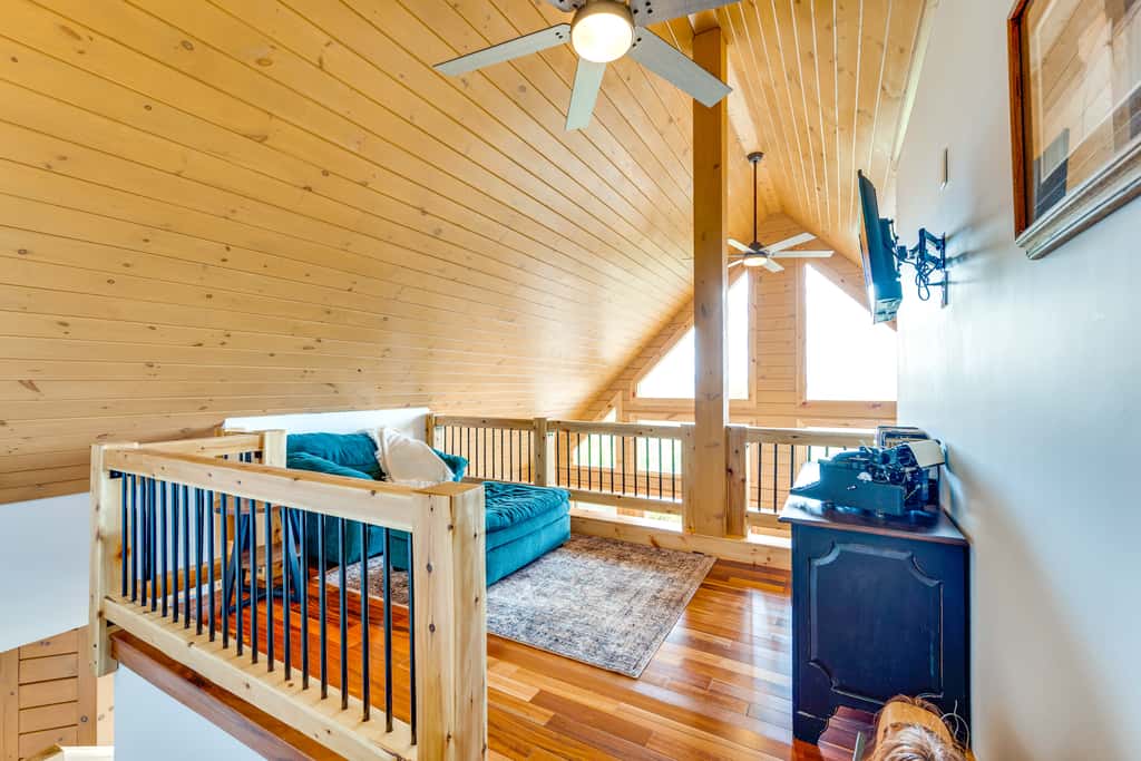 Mtn-View Deck: Scenic Conway Log Cabin!