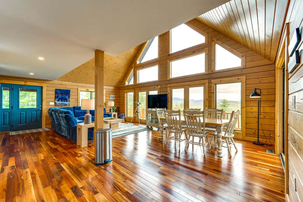 Mtn-View Deck: Scenic Conway Log Cabin!