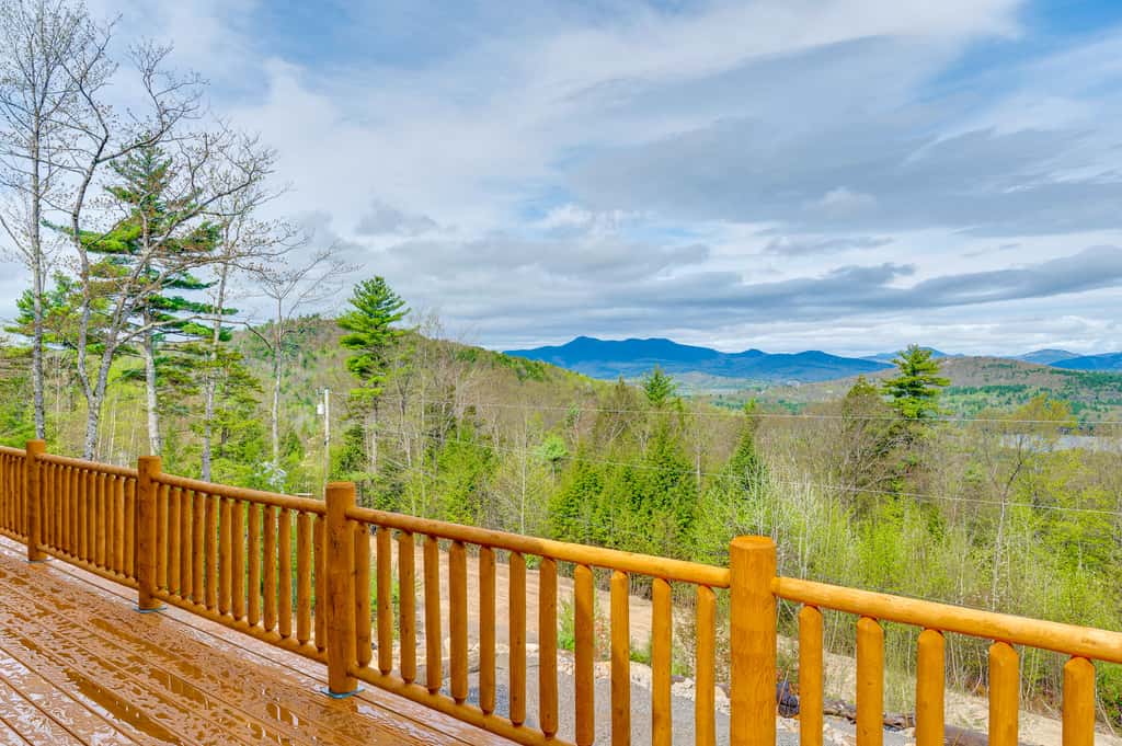 Mtn-View Deck: Scenic Conway Log Cabin!