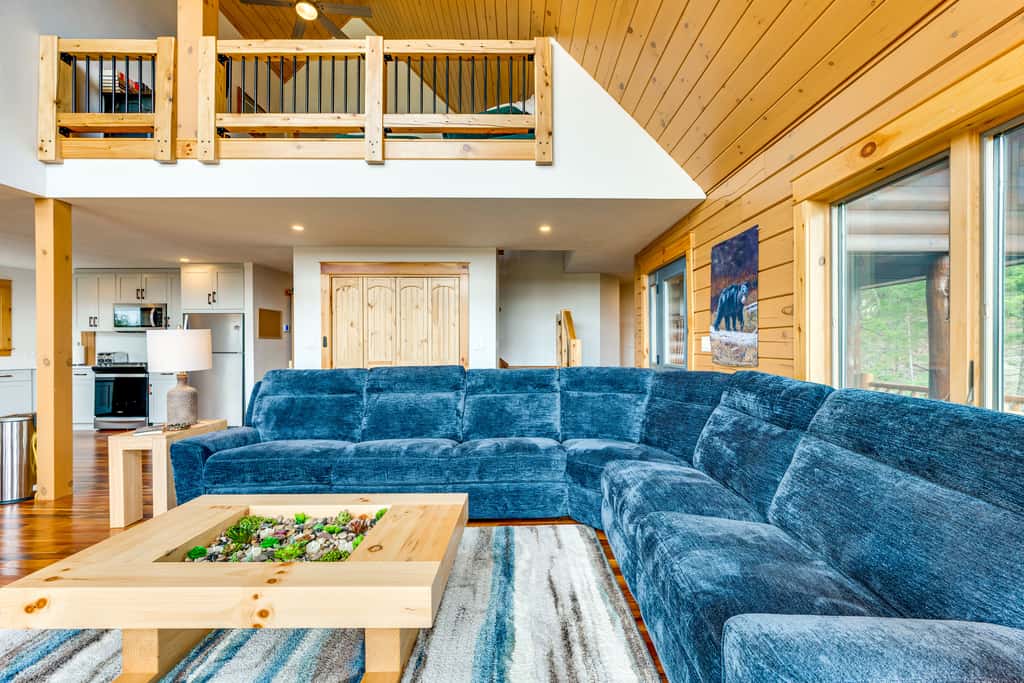 Mtn-View Deck: Scenic Conway Log Cabin!