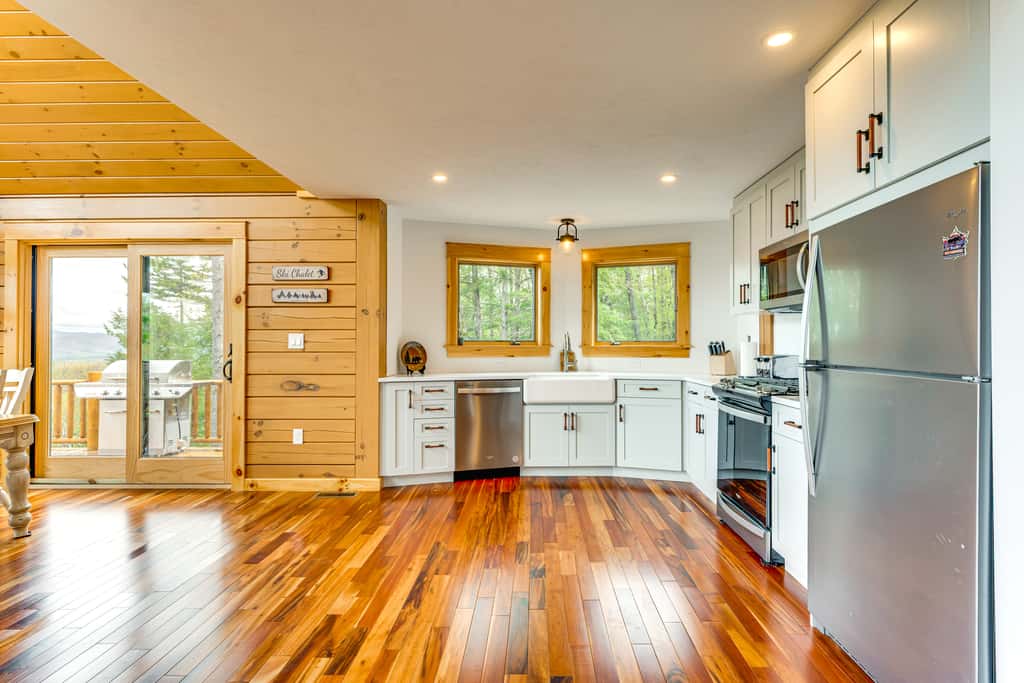 Mtn-View Deck: Scenic Conway Log Cabin!