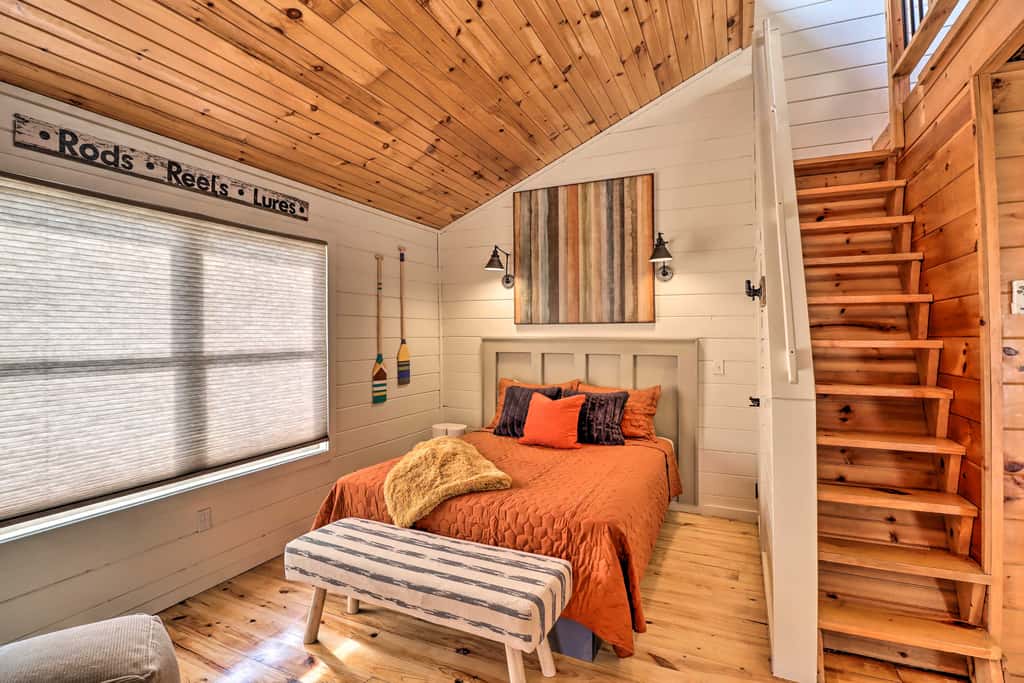 Pet-Friendly Studio w/ Loft & Mountain Views!