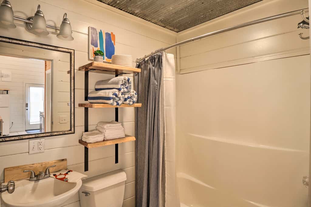 Pet-Friendly Studio w/ Loft & Mountain Views!