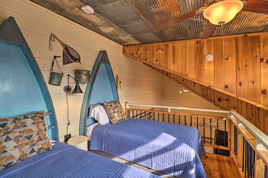 Pet-Friendly Studio w/ Loft & Mountain Views!