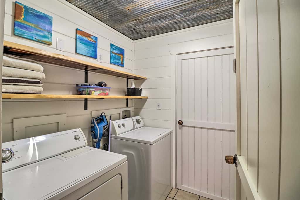 Pet-Friendly Studio w/ Loft & Mountain Views!