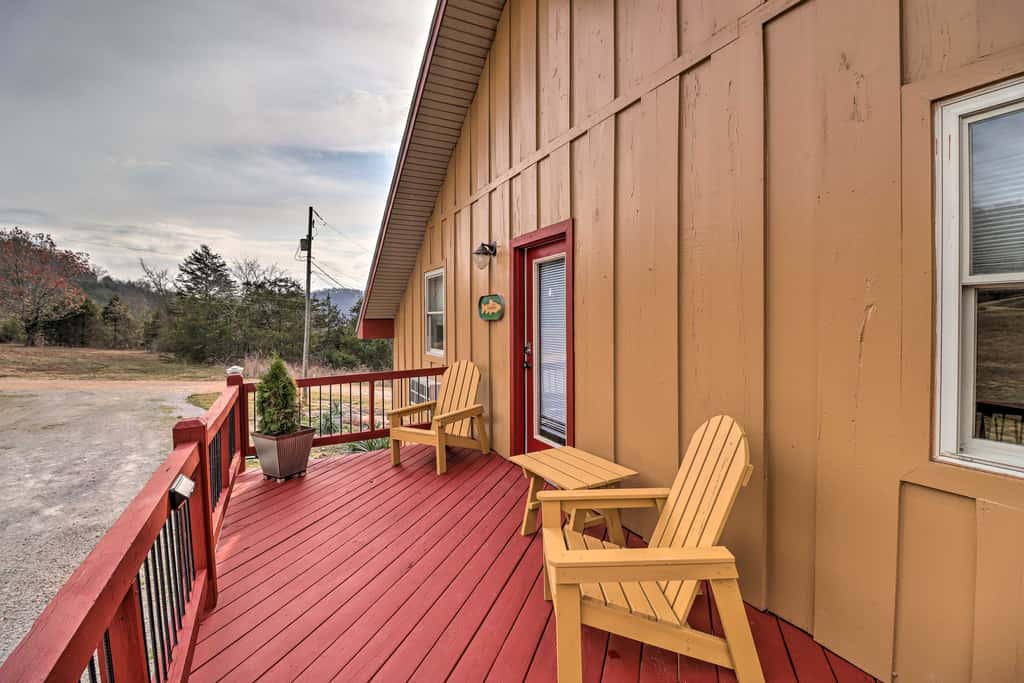 Pet-Friendly Studio w/ Loft & Mountain Views!