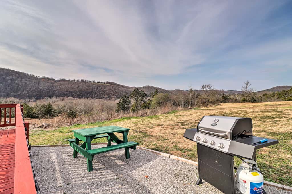 Pet-Friendly Studio w/ Loft & Mountain Views!