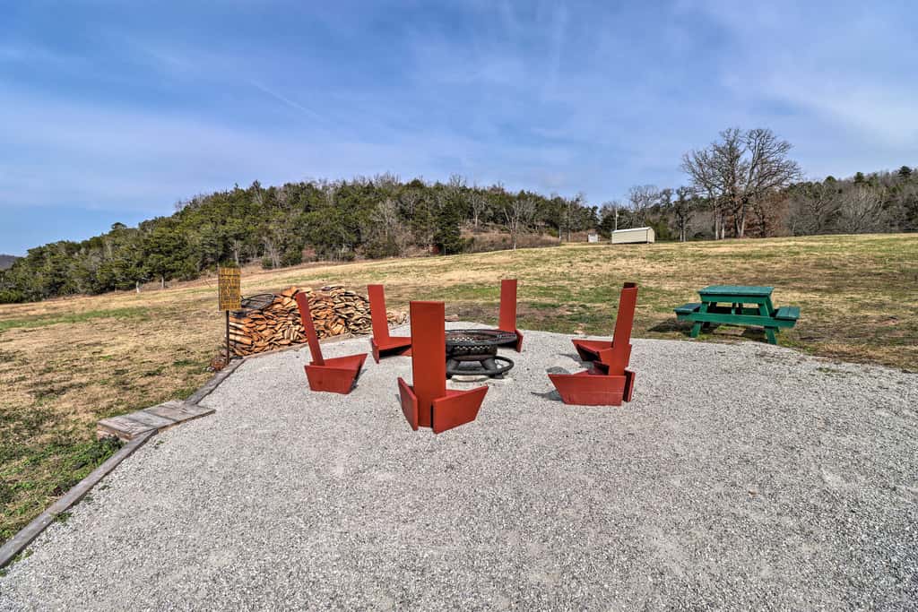 Pet-Friendly Studio w/ Loft & Mountain Views!