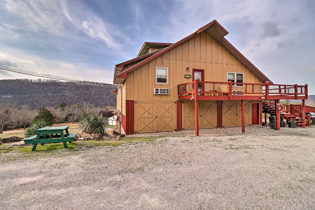 Pet-Friendly Studio w/ Loft & Mountain Views!