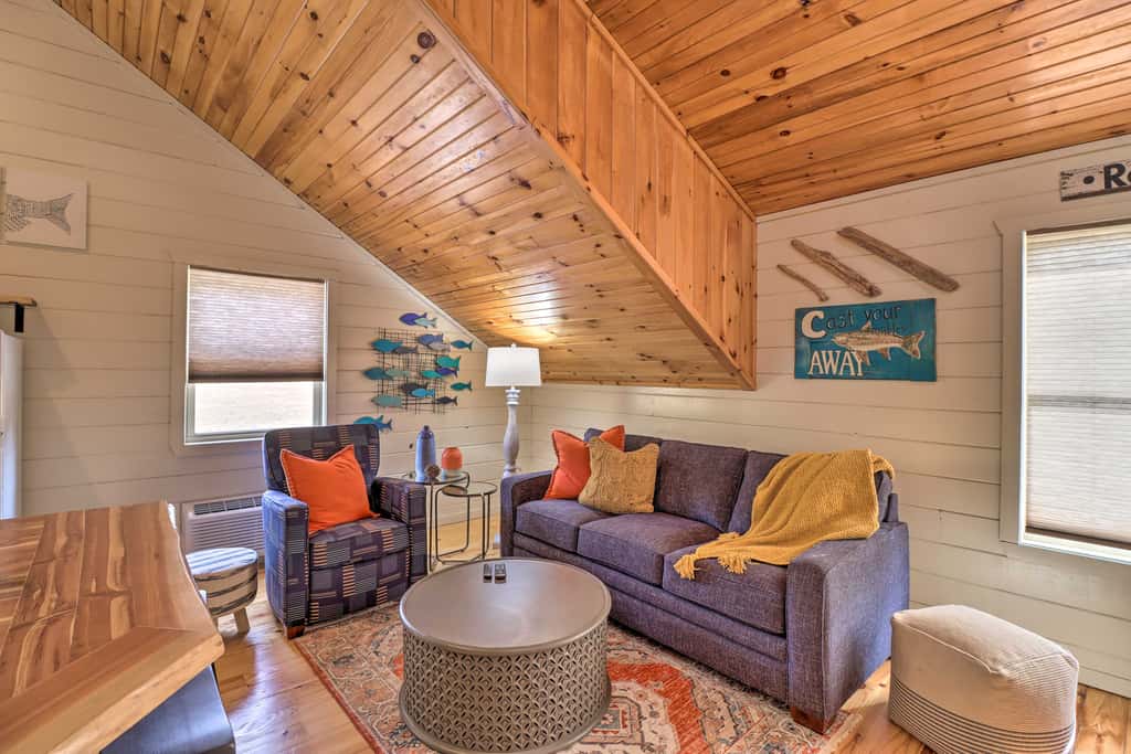 Pet-Friendly Studio w/ Loft & Mountain Views!
