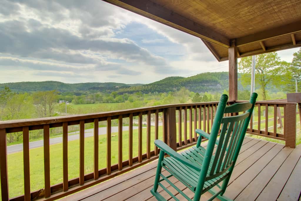 Close to River & Hiking: Cabin in Mountain View