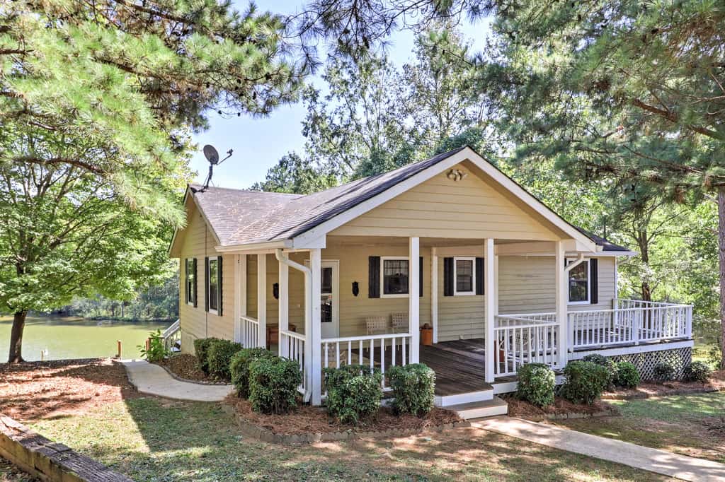 Lakefront Cottage w/ Private Hot Tub!
