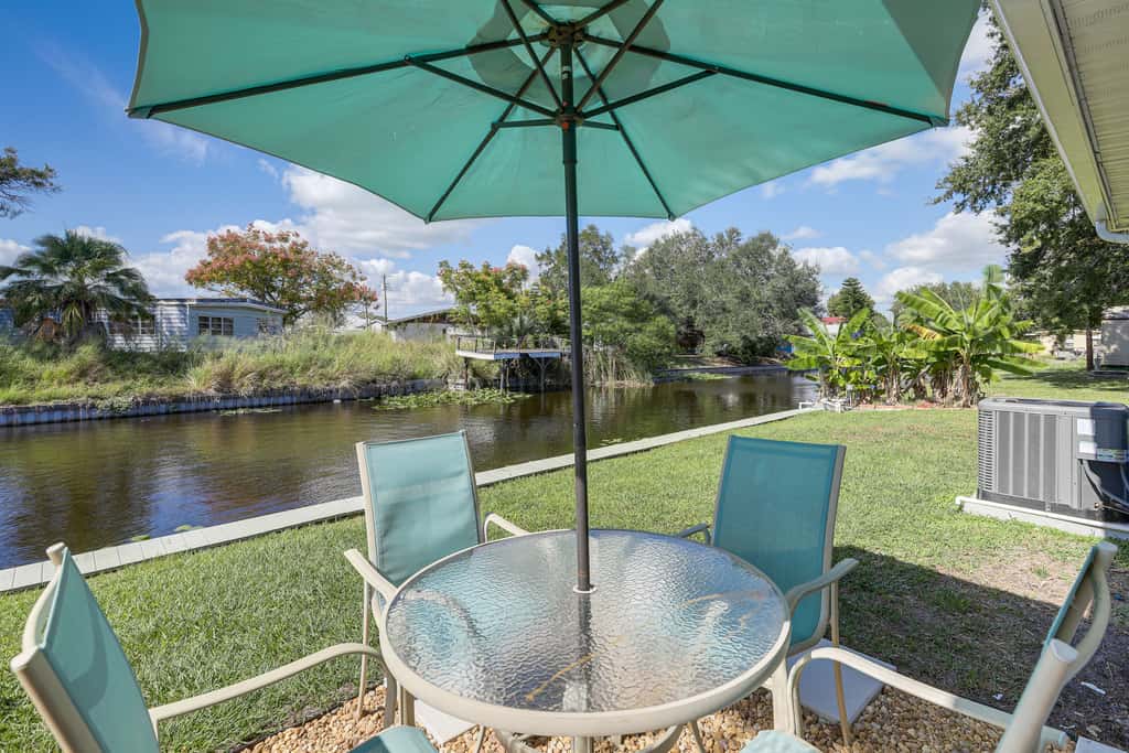 Boat Dock & Yard: Waterfront Okeechobee Retreat