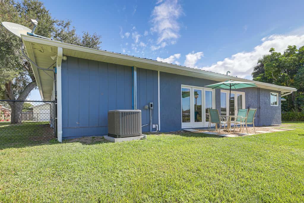 Boat Dock & Yard: Waterfront Okeechobee Retreat