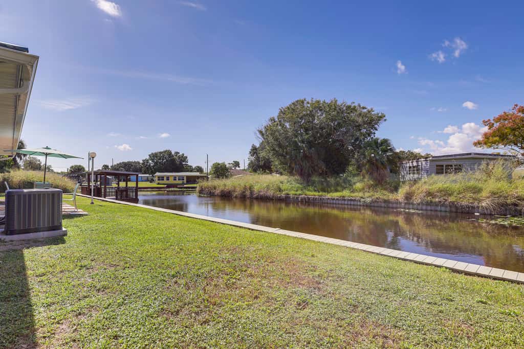 Boat Dock & Yard: Waterfront Okeechobee Retreat