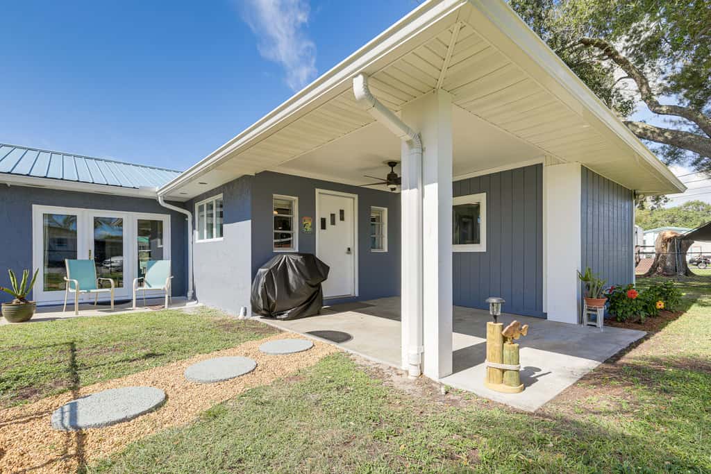 Boat Dock & Yard: Waterfront Okeechobee Retreat