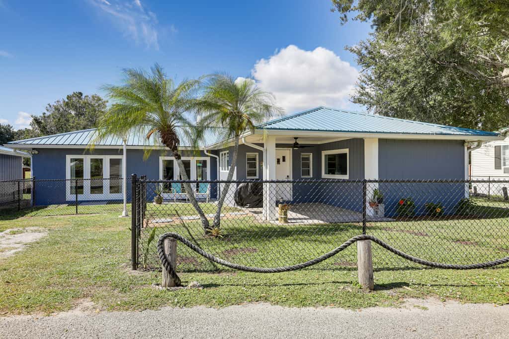 Boat Dock & Yard: Waterfront Okeechobee Retreat